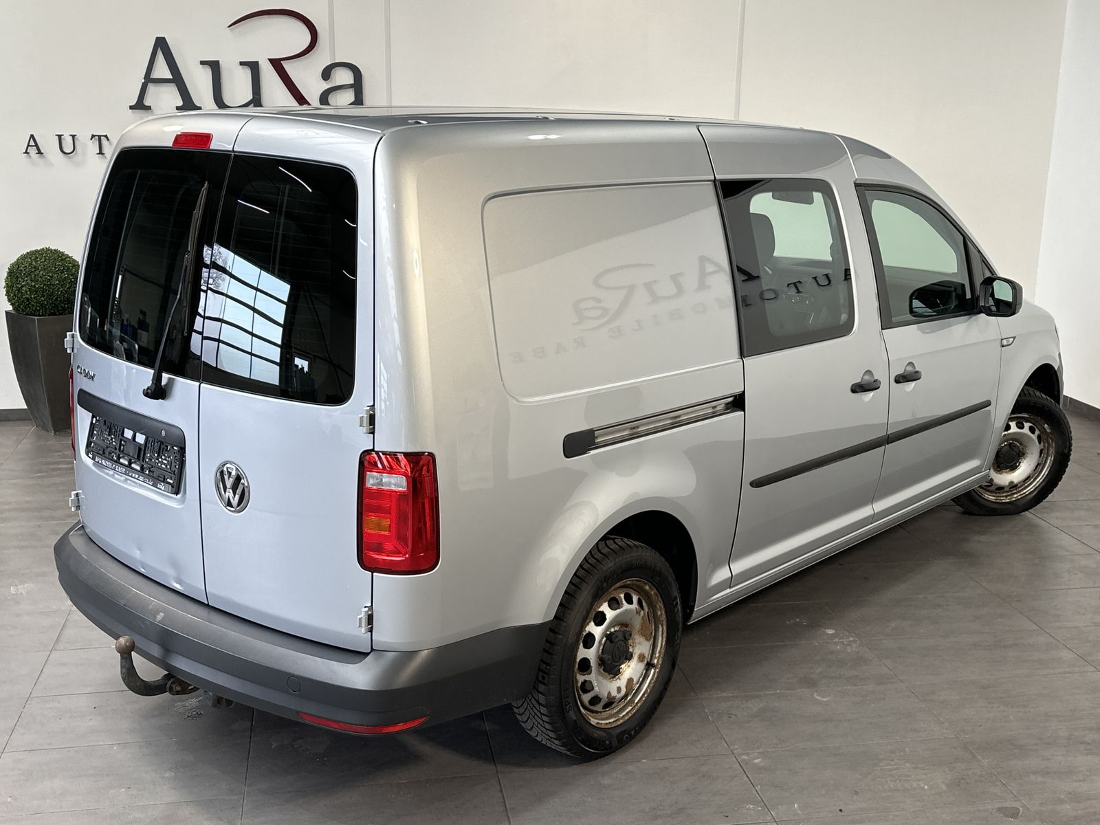 Fahrzeugabbildung Volkswagen Caddy 2.0 TDI Maxi 5-Sitzer NAV+AHK+BT+KLIMA+1HD