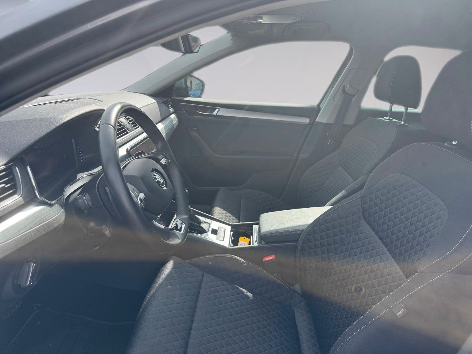 Fahrzeugabbildung SKODA Superb Combi Ambition 1.5 TSI
