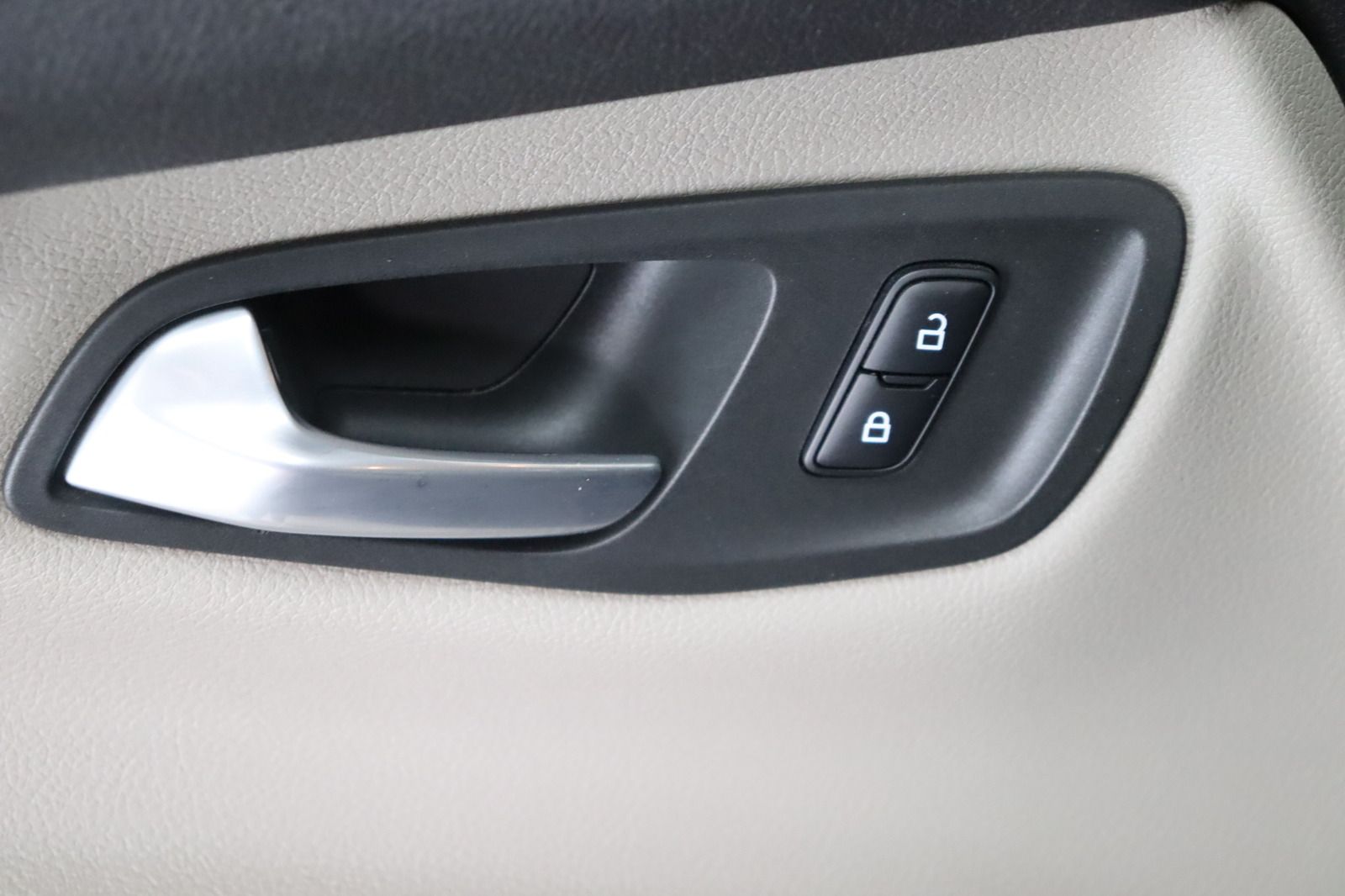 Fahrzeugabbildung Ford Tourneo Custom 2.2 TDCi * 8 Sitzplätze