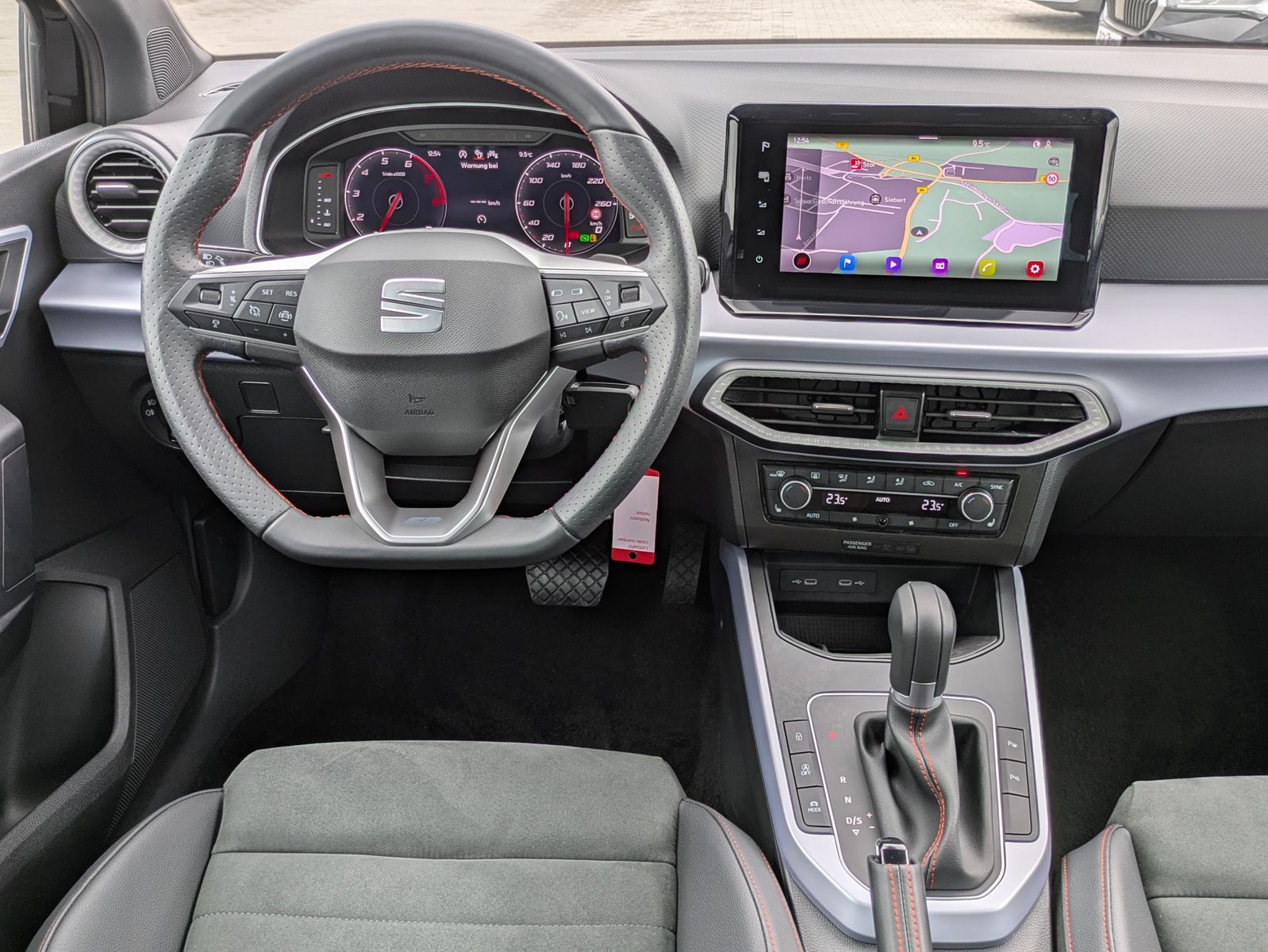 Fahrzeugabbildung SEAT Arona 1.5 TSI FR DSG AHK*ACC*LED*APP*DAB*KAMERA