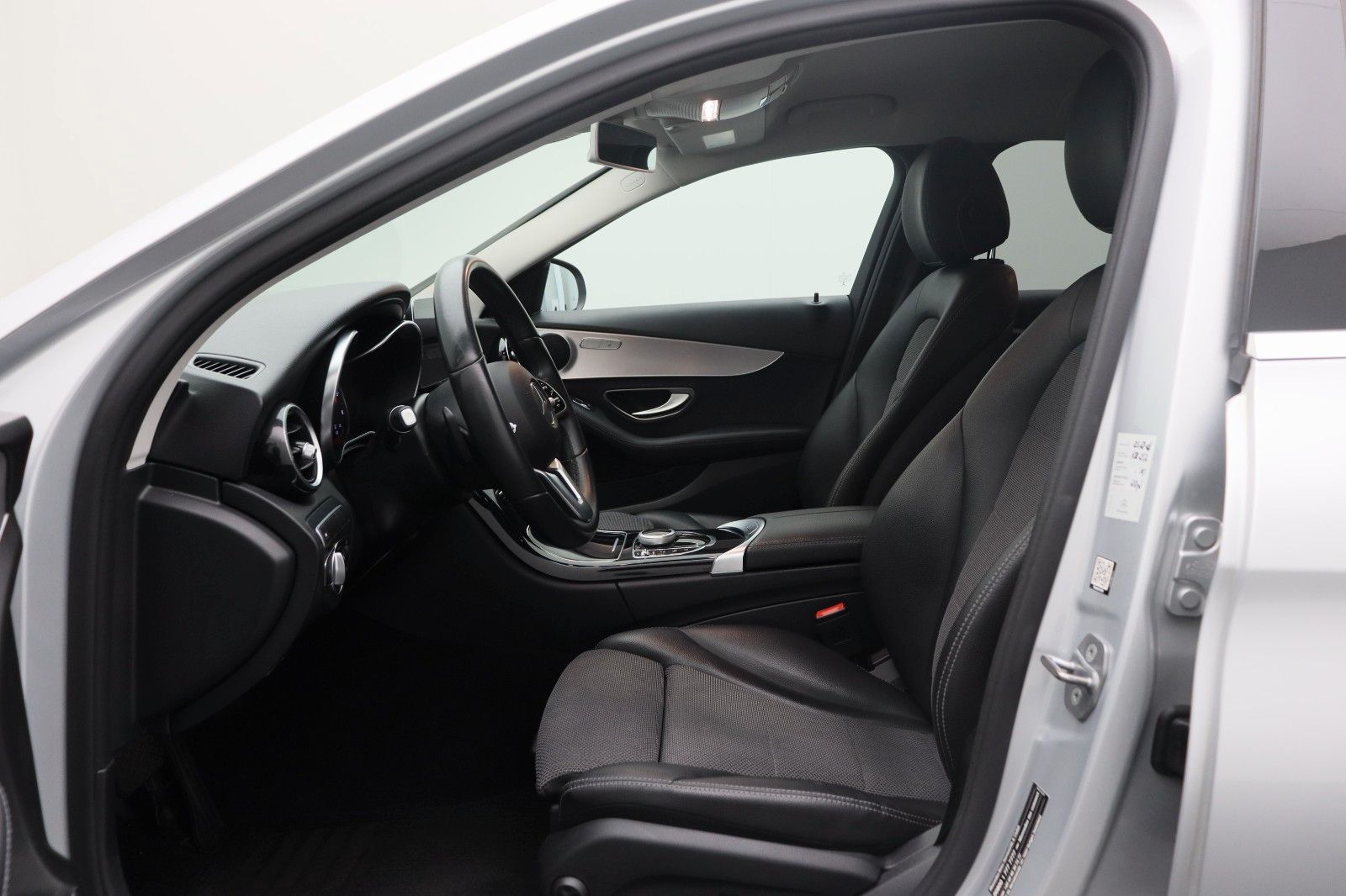 Fahrzeugabbildung Mercedes-Benz C 300 T-Modell 4Matic ACC AHK LED