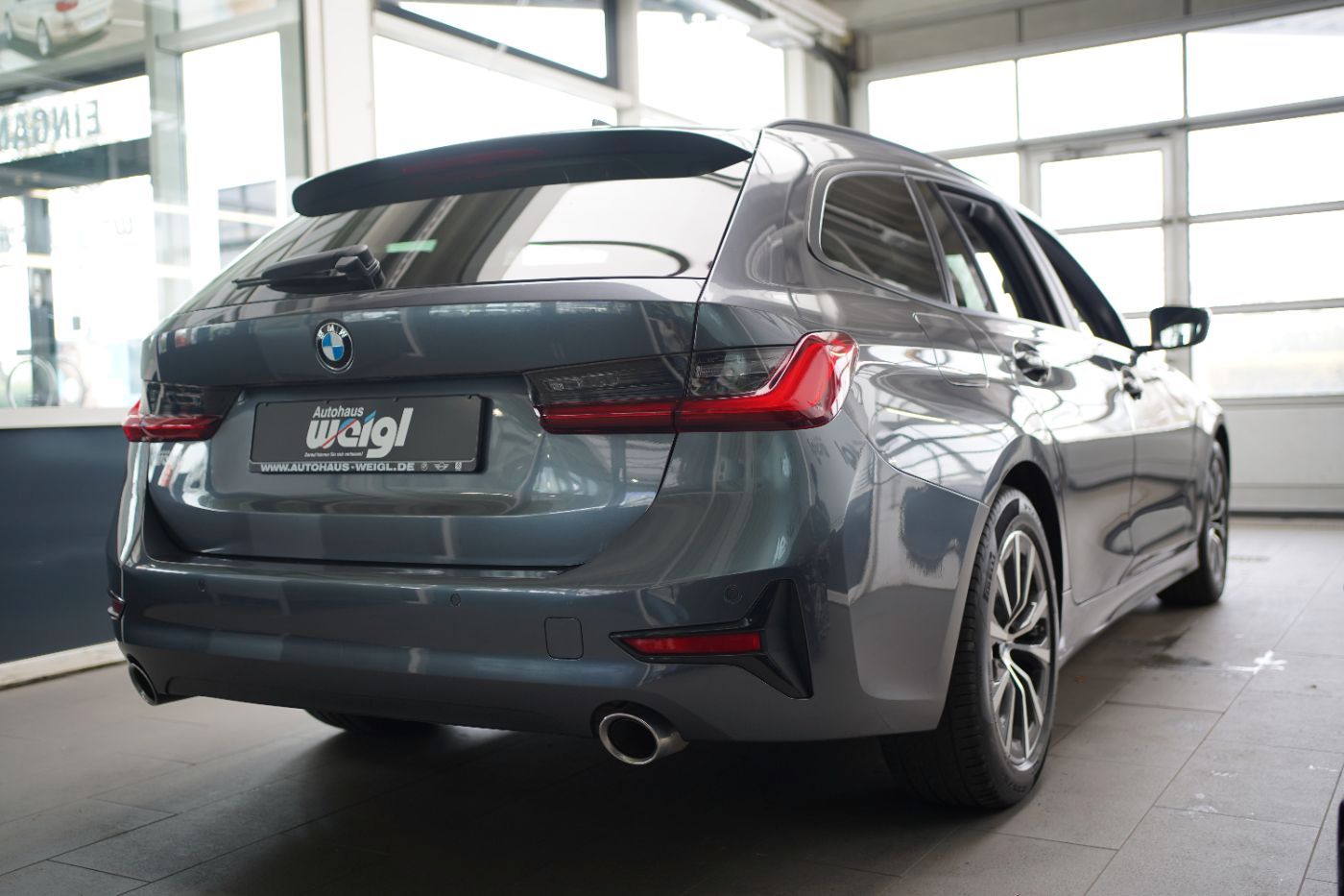 Fahrzeugabbildung BMW 320d xDrive Advantage LED+Akustikglas+DynLicht+L