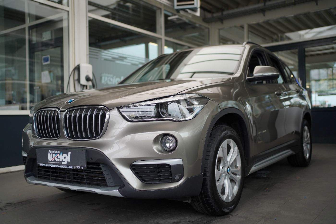 Fahrzeugabbildung BMW X1 18d xLine +Parkassistent+Glasdach+AHK+LED+