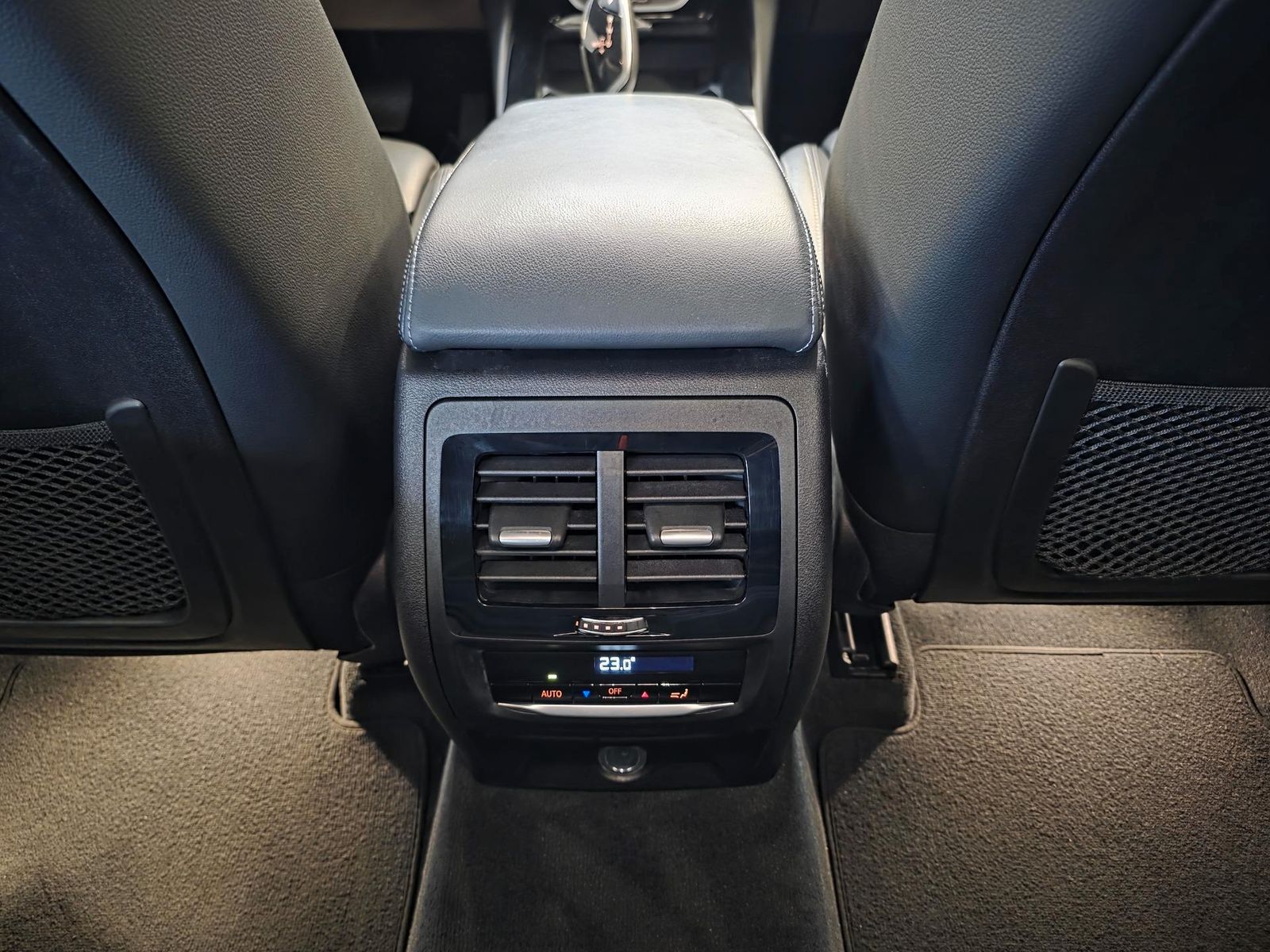 Fahrzeugabbildung BMW X3 xDrive20d/LED/Navi/HuD/Carplay/Keyless/AHK