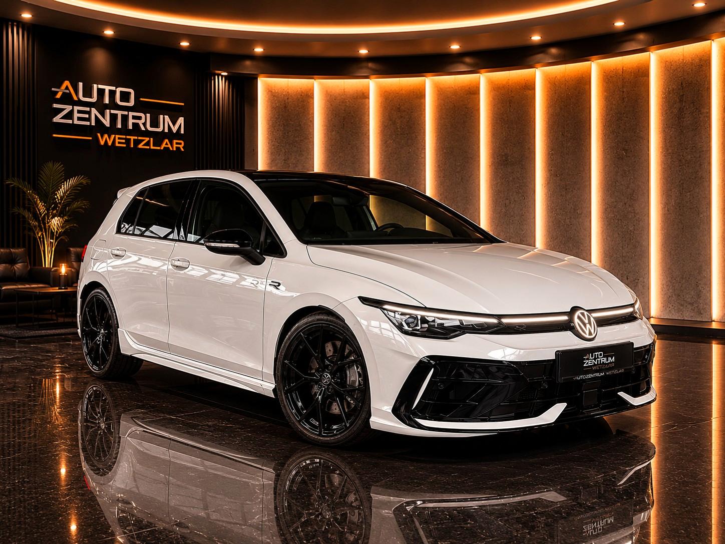 Volkswagen Golf VIII 4Motion R Black Edition Akrapovic Pano