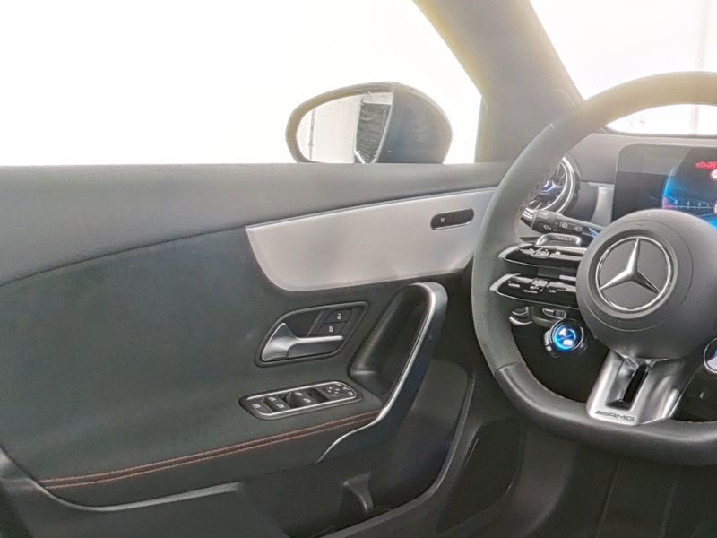 Fahrzeugabbildung Mercedes-Benz AMG A 35 4M PREMIUM+NIGHT+AHK+MULTIBEAM+AMBIENTE