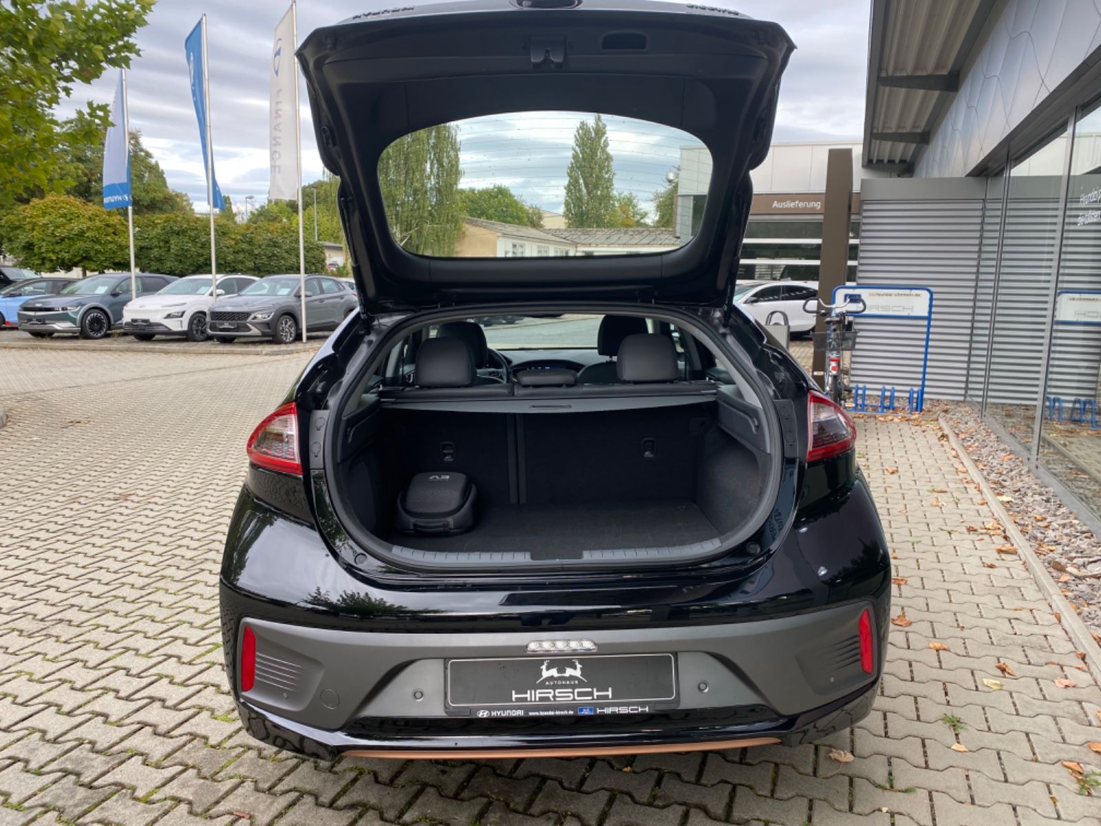 Fahrzeugabbildung Hyundai IONIQ Elektro Premium Leder SHZ Navi RFK BT