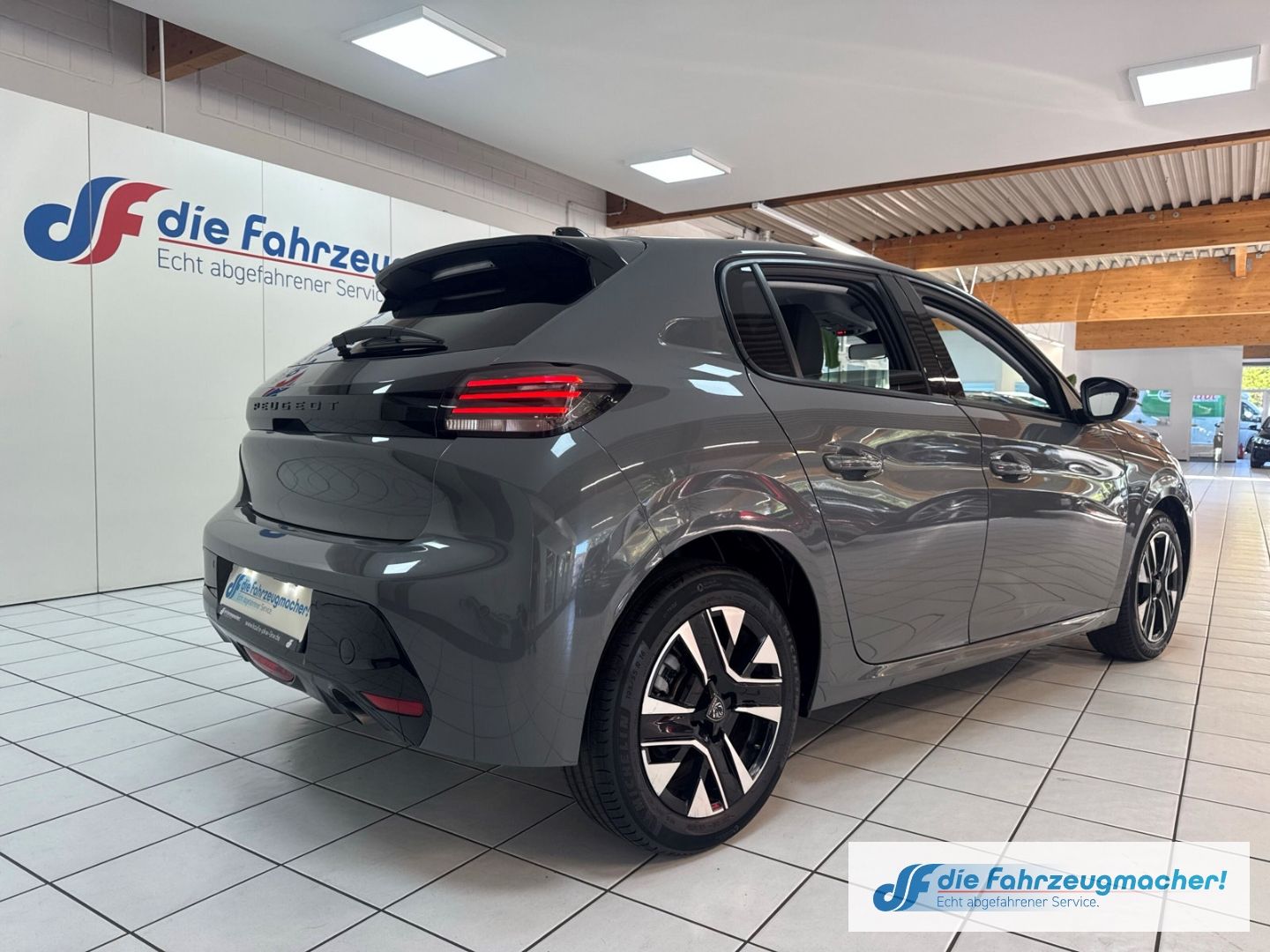 Fahrzeugabbildung Peugeot 208 Allure Navi Digitales Cockpit LED Apple CarP