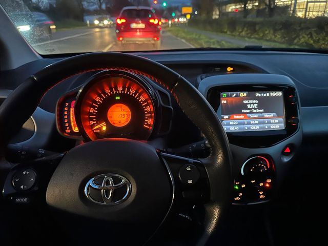 Toyota Aygo 1.0 x-play Connect Kamera < 18...