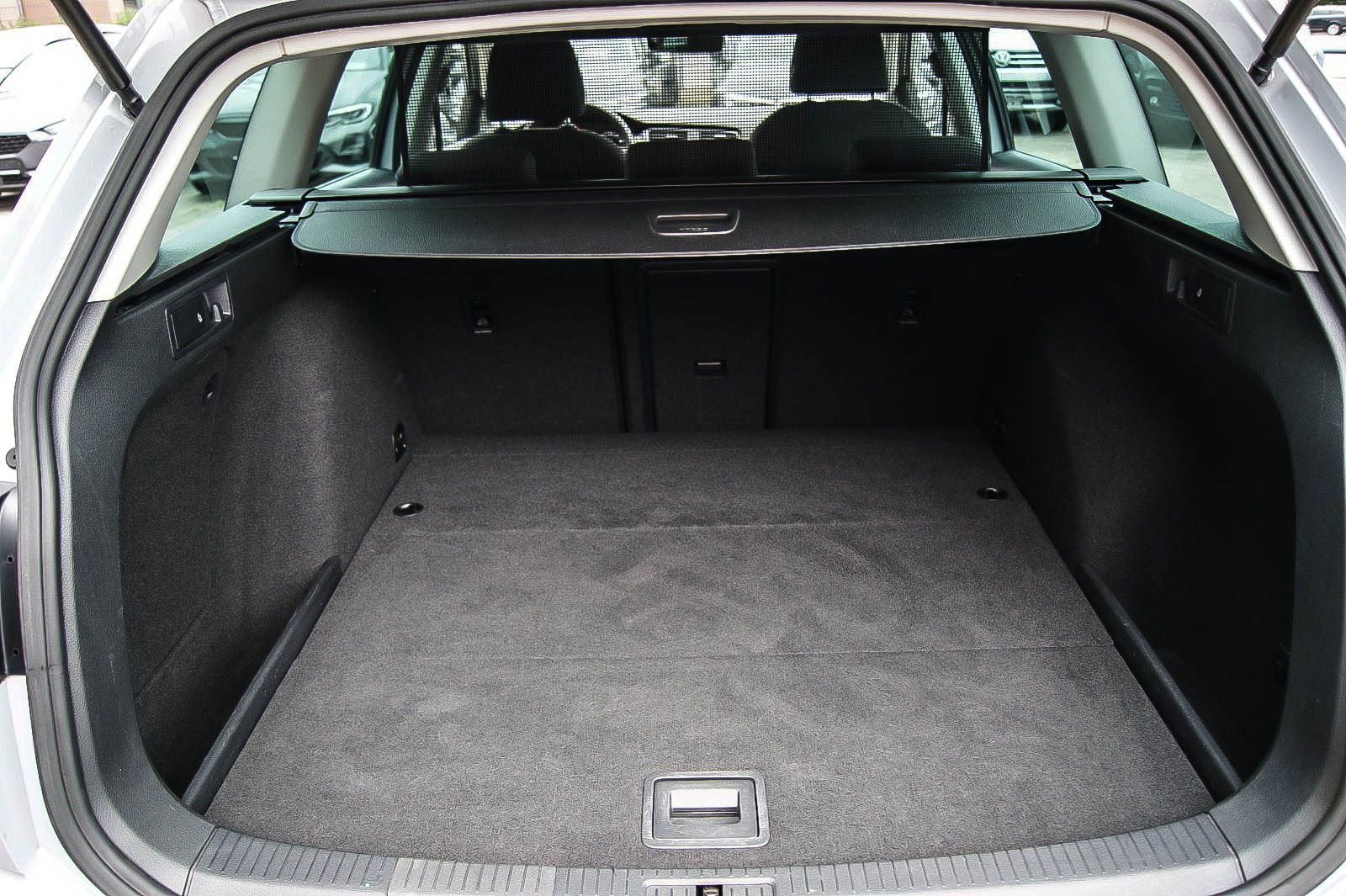 Fahrzeugabbildung Volkswagen Golf VII Variant 14TSI DSG JOIN ANHZV KAMERA PDC