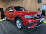 Volkswagen Tiguan Allspace 2,0TDI DSG Navi*Kam*AHK*DCC*Pano - rote Volkswagen Tiguan Allspace