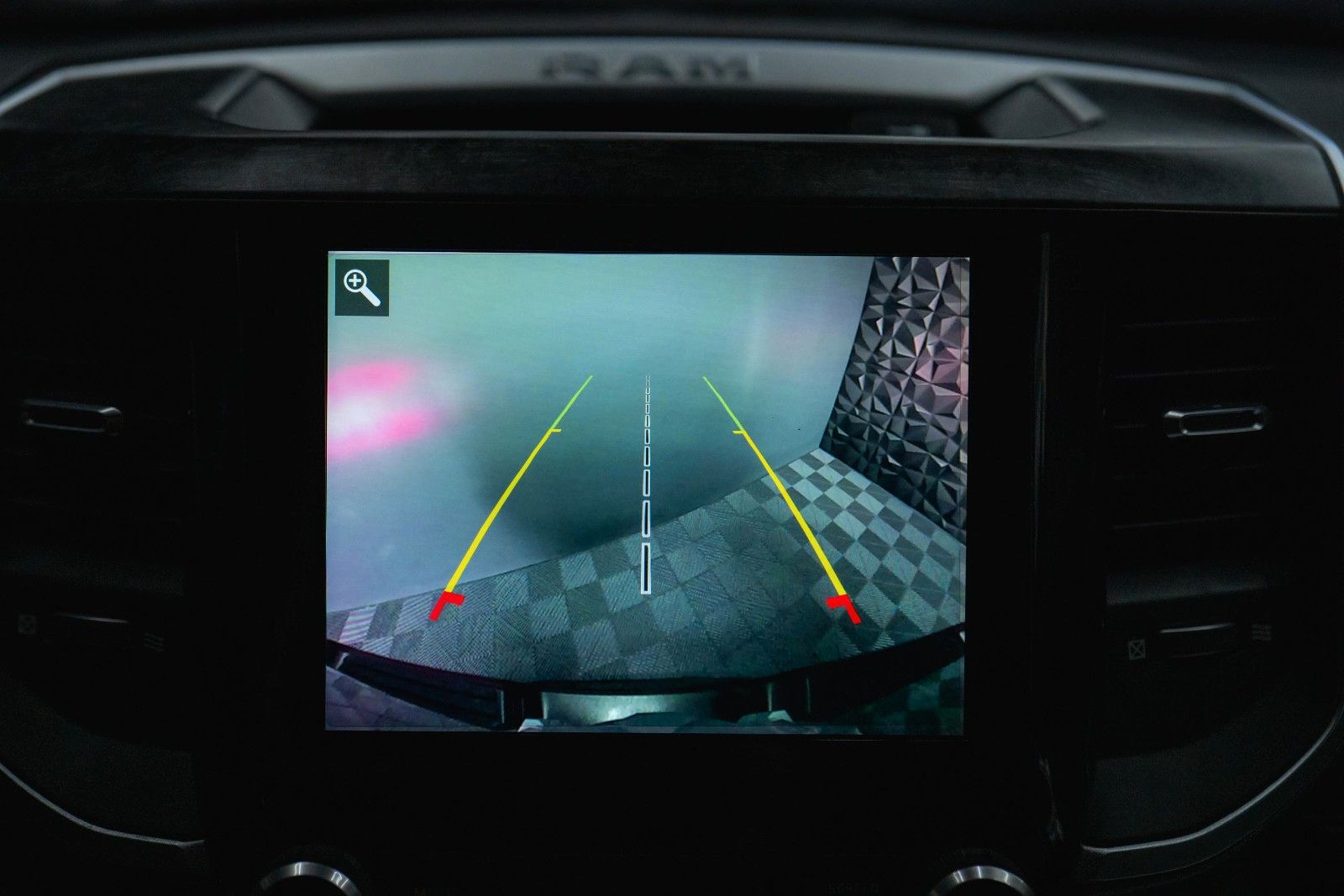 Fahrzeugabbildung Dodge RAM 5.7 V8 HEMI 4x4 OFFROAD Night AXLE LOCK 19%