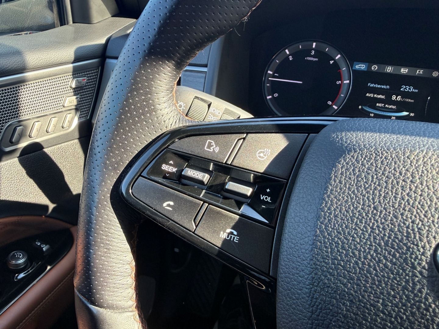 Fahrzeugabbildung KGM Rexton Sapphire 2.2D 4WD AT Top Zustand