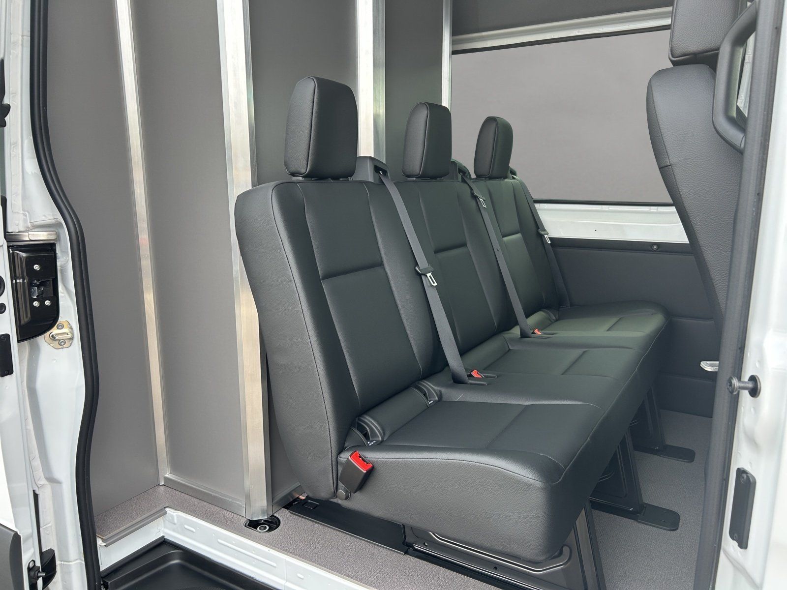 Fahrzeugabbildung Mercedes-Benz Sprinter319 Kasten/Mixto 4x4 PRO Hoch AHK Standh