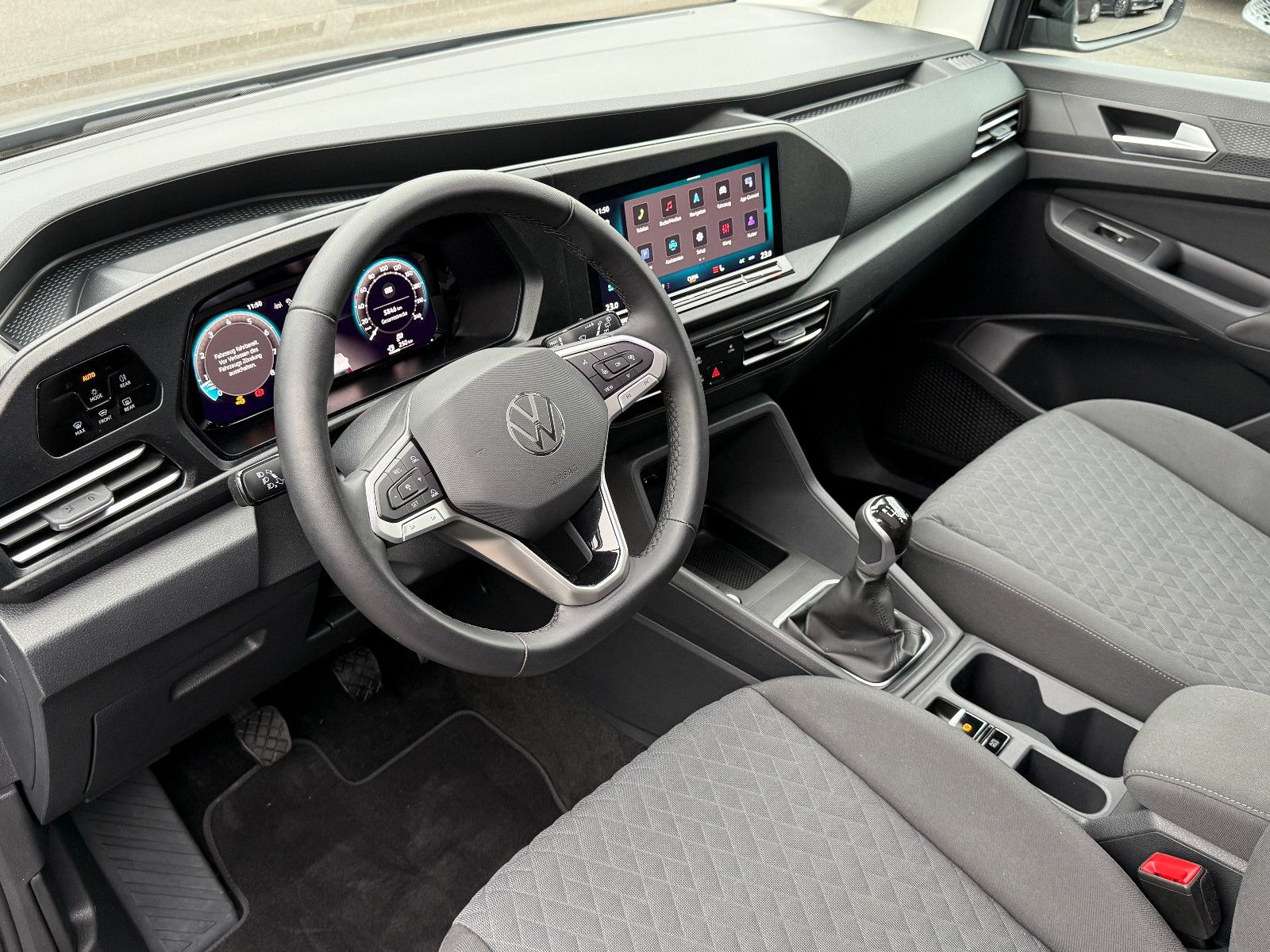 Fahrzeugabbildung Volkswagen Caddy Edition Maxi 7-Sitzer ACC AHK LED Pano Kam