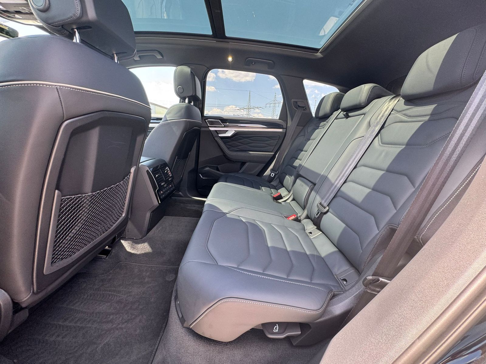 Fahrzeugabbildung Volkswagen Touareg 3.0TDI 4M R-Line VOLL Black 22" UPE 114T