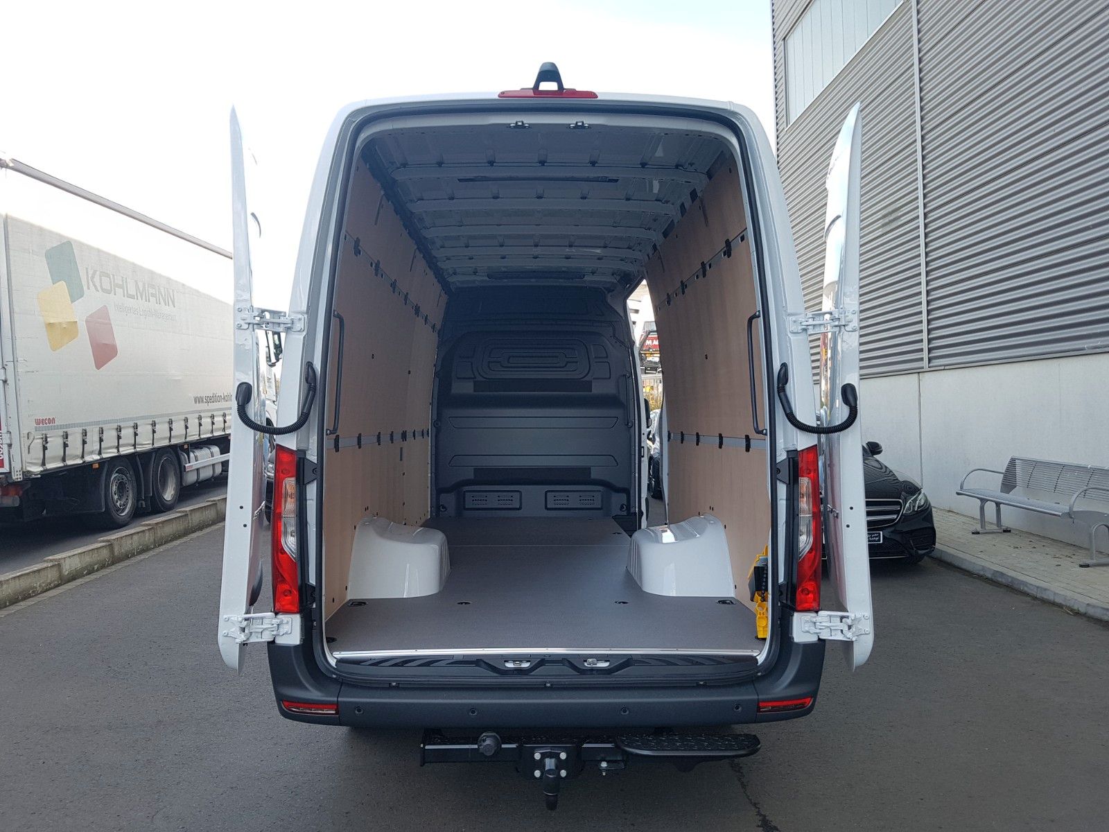 Fahrzeugabbildung Mercedes-Benz Sprinter 517 CDI 4325 9G Klima AHK3,5 Kamera