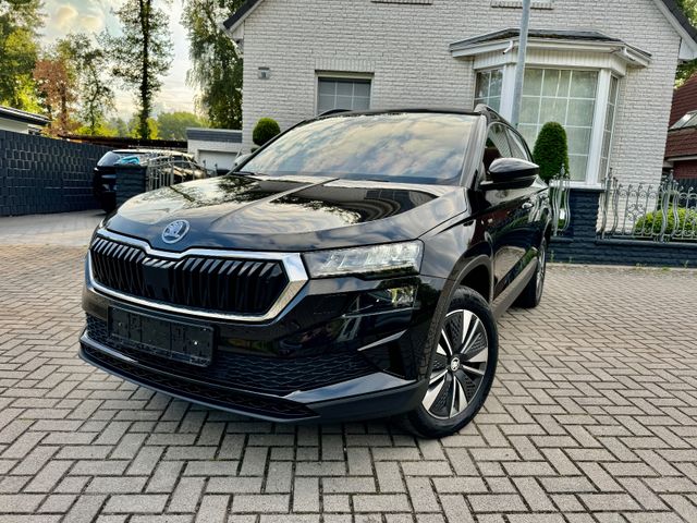 Skoda Karoq Tour FACELIFT  KAMERA NAVI PDC LENKRADHEIZ