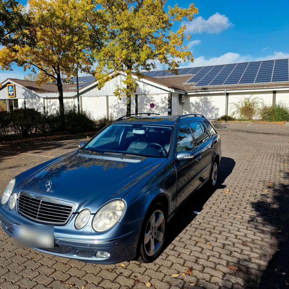 Mercedes-Benz E240 2004 — rear view