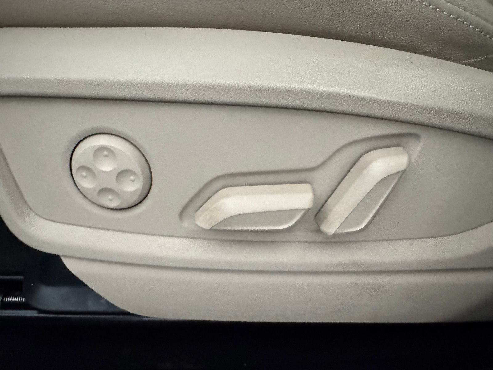 Fahrzeugabbildung Audi Q5 TDI 4X4 ADVANCED SPORT PANO MATRIX B&0 VOLL