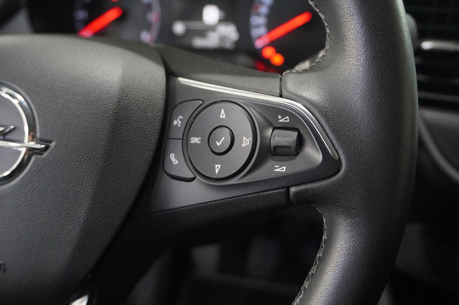 Fahrzeugabbildung Opel Crossland (X) 1.2 EDITION NAVI/LED/KAMERA/DAB+