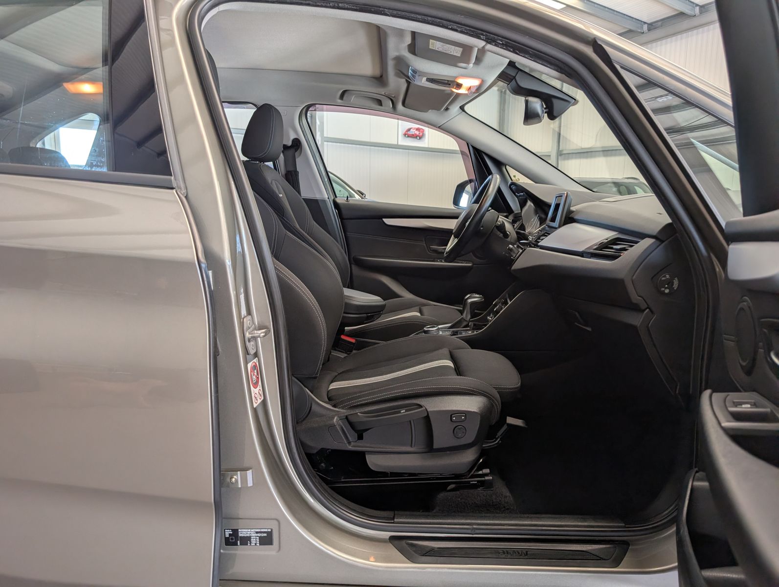Fahrzeugabbildung BMW 220 i Active Tourer Advantage Navi Cam Pano AHK