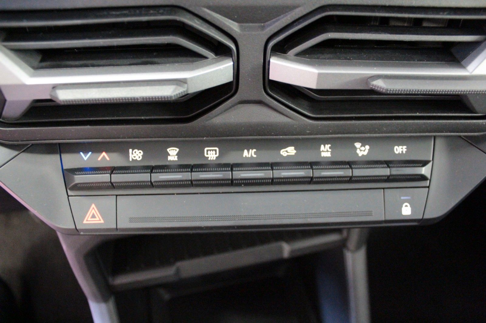 Fahrzeugabbildung Dacia Duster mild hybrid 130 4x4 Expression *Winterp.*