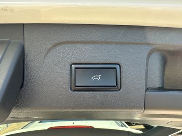 Fahrzeugabbildung Volkswagen Touran 2.0 TDI R Line Pano Leder ACC Standh. 18"
