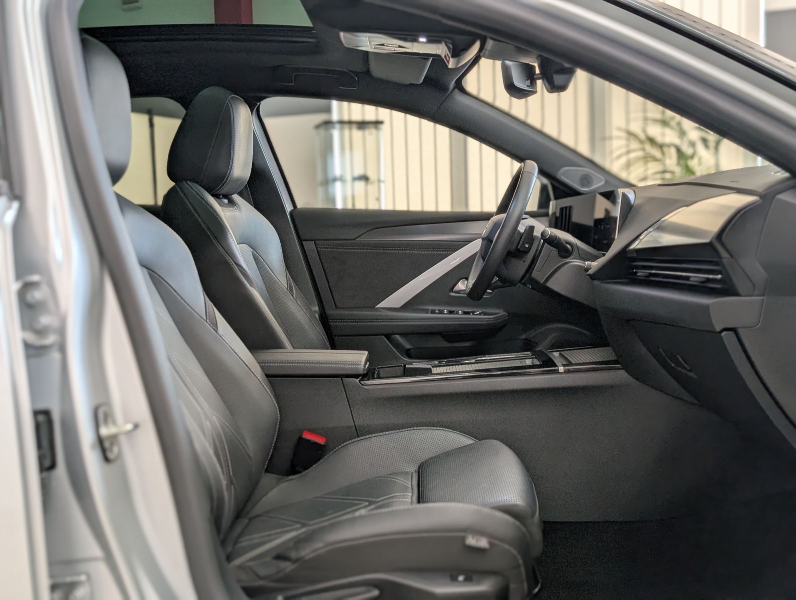 Fahrzeugabbildung Opel Astra Ultimate IntelliLux IDri AHK VOLL UVP:44T€