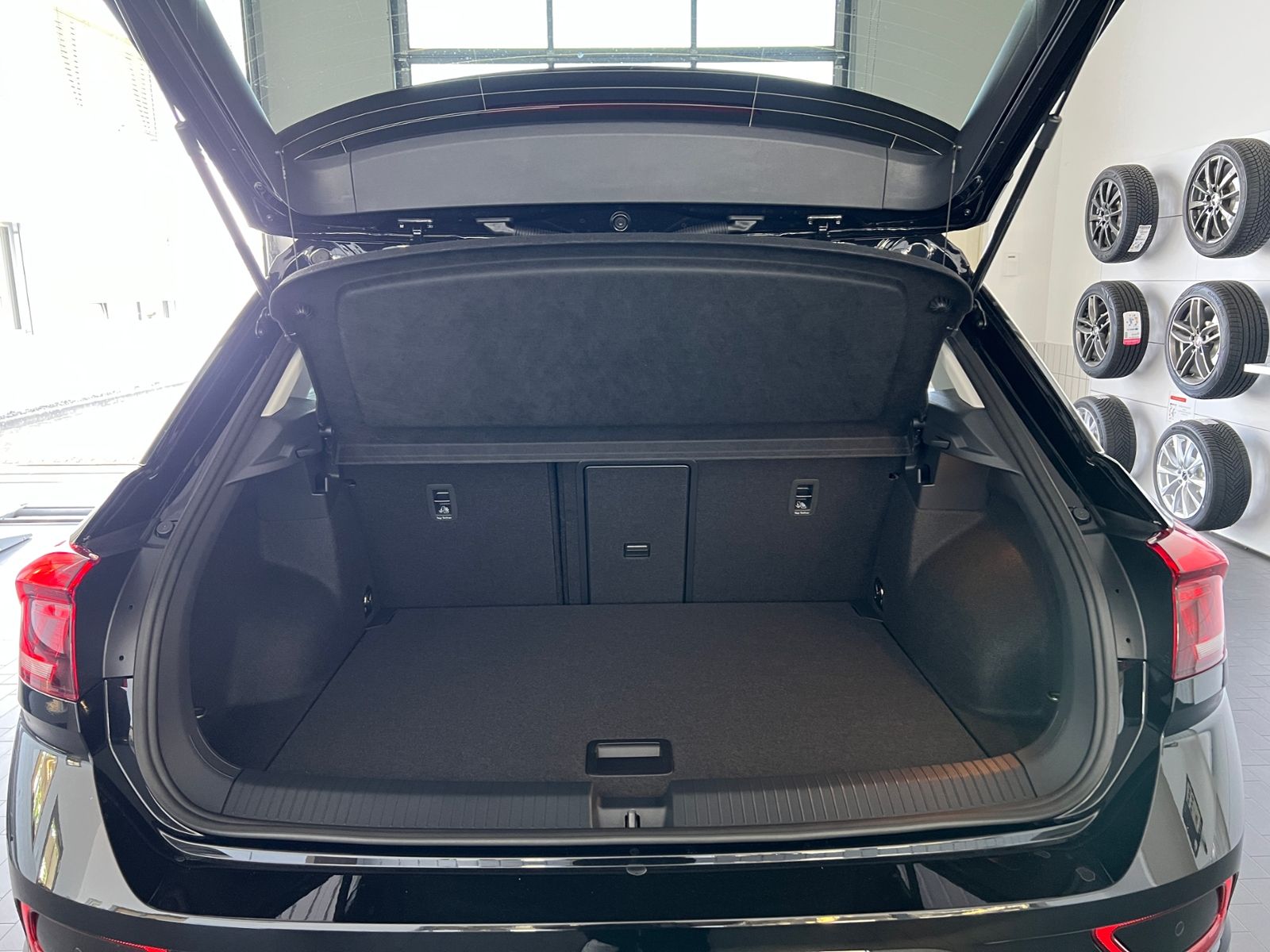 Fahrzeugabbildung Volkswagen T-Roc GOAL 1.0 TSI *Ganzjahresreifen, Rückfahrka