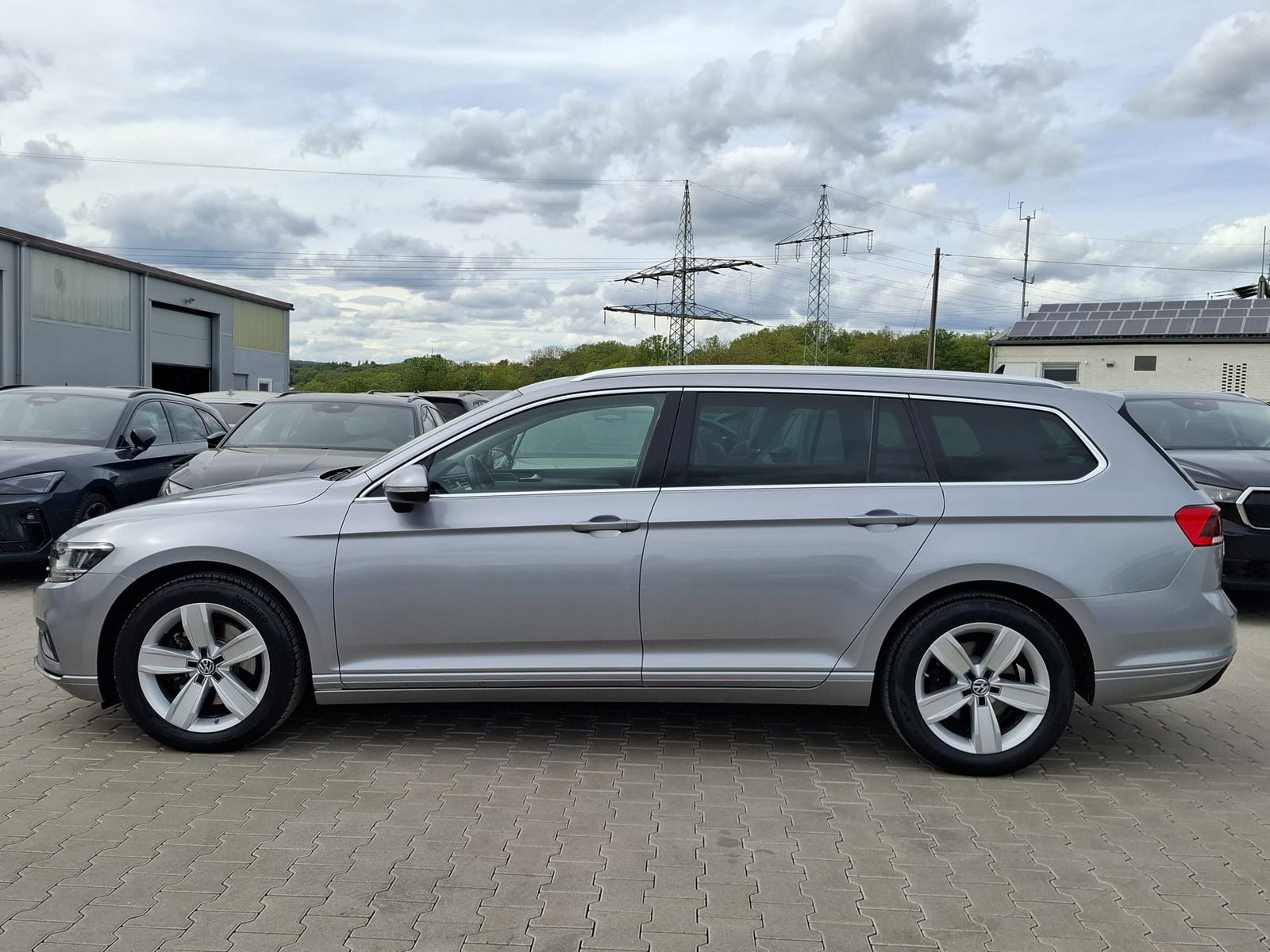 Fahrzeugabbildung Volkswagen Passat 2.0 TDI Business DSG PANO*AHK*ACC*KAMERA