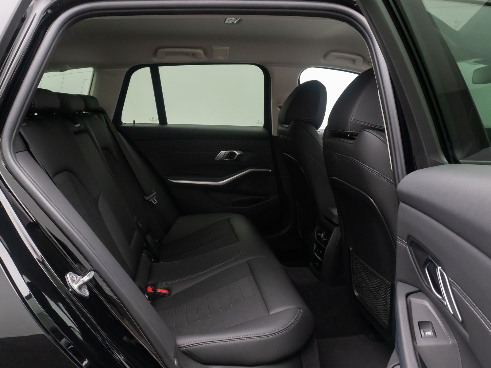 Fahrzeugabbildung BMW 330e Kamera DAB Stop&Go AHK Sport Fernlichtassis