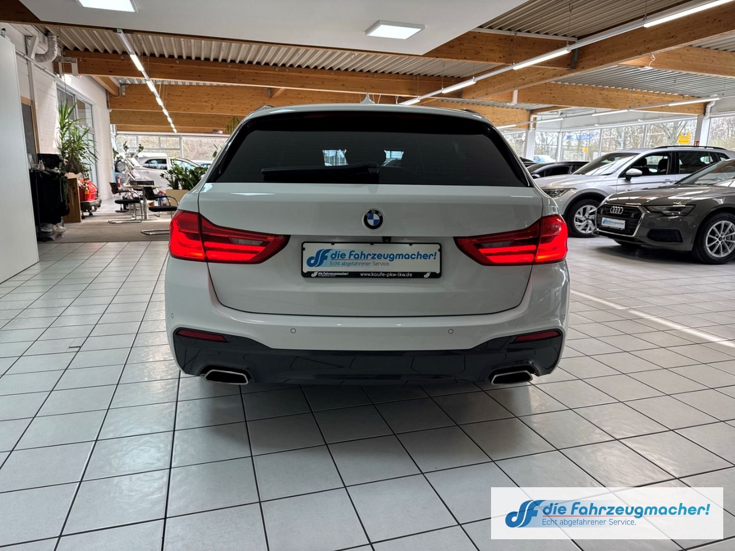 Fahrzeugabbildung BMW 520 d xDrive M Sport Touring Park-Assistent Spor