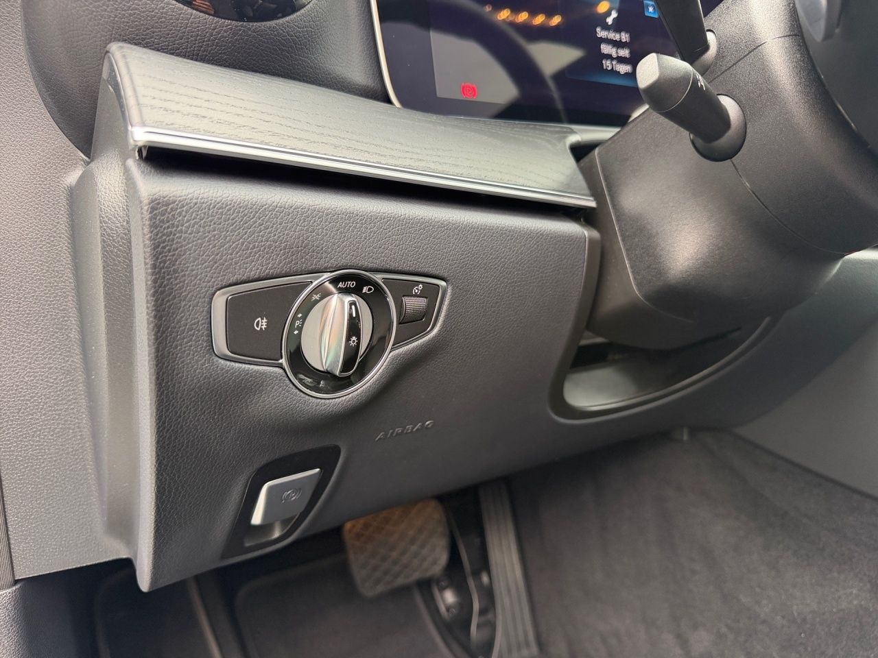 Fahrzeugabbildung Mercedes-Benz E 300 de 4M T NIGHT+AHK+PANO+360°+EASYPACK+