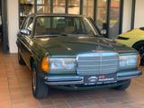 Mercedes-Benz 200 123er     @Schiebedach & Scheckheft@