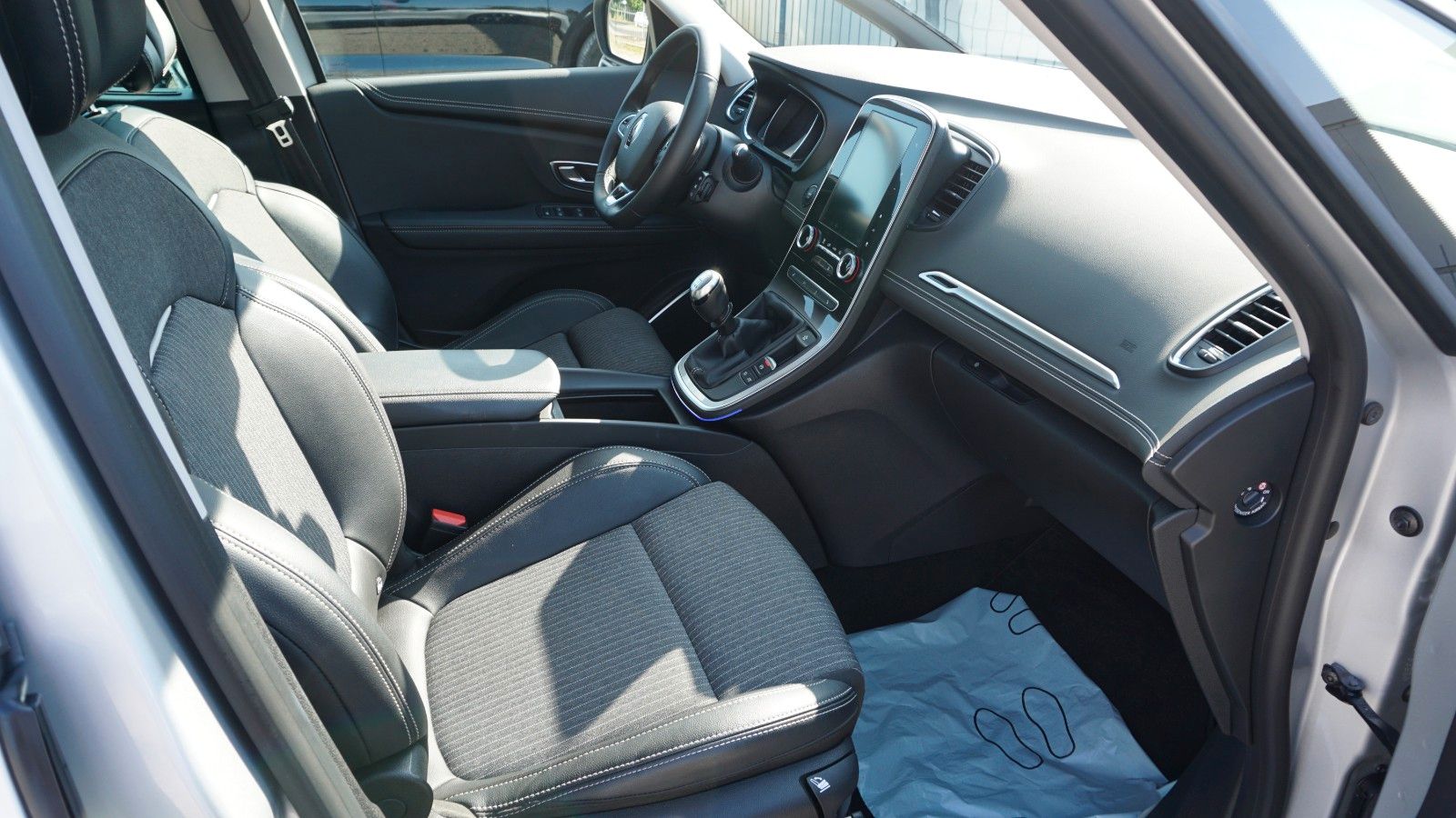 Fahrzeugabbildung Renault Renault Scenic IV Grand Techno, Kamera, LED