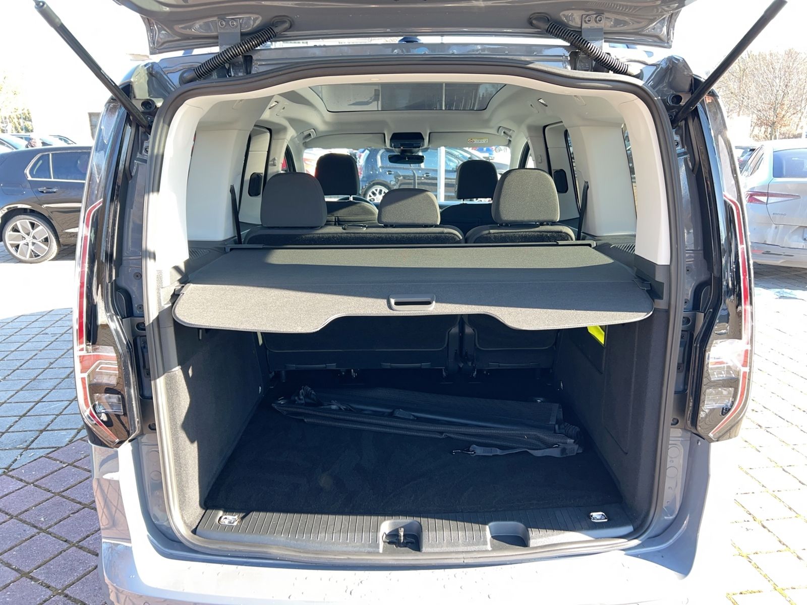 Caddy 1.5 TSI Dark Label, Discover Media, Cool&S