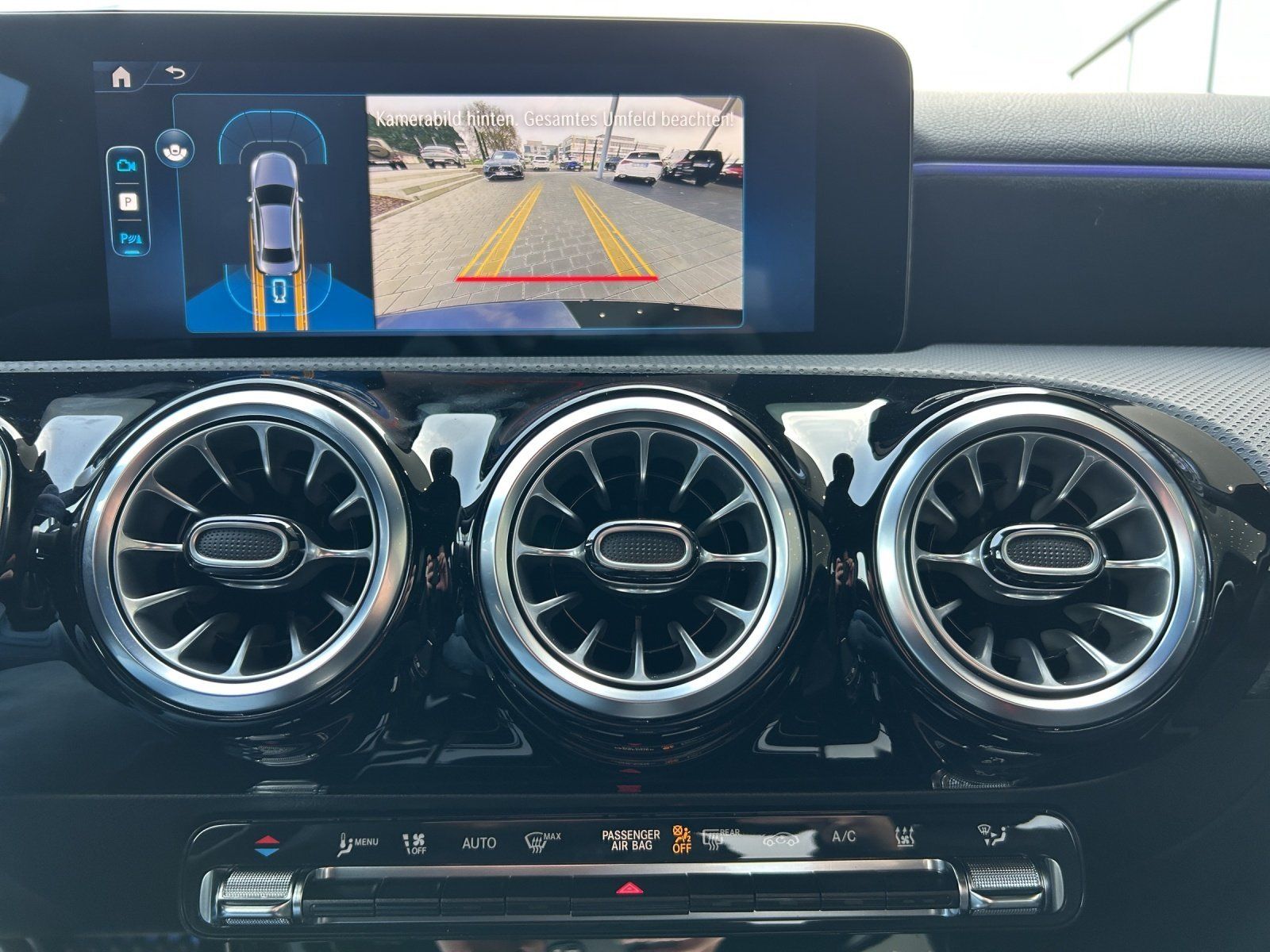 Fahrzeugabbildung Mercedes-Benz A 200 Lim AMG Standhzg MEMORY Multibeam DISTRO