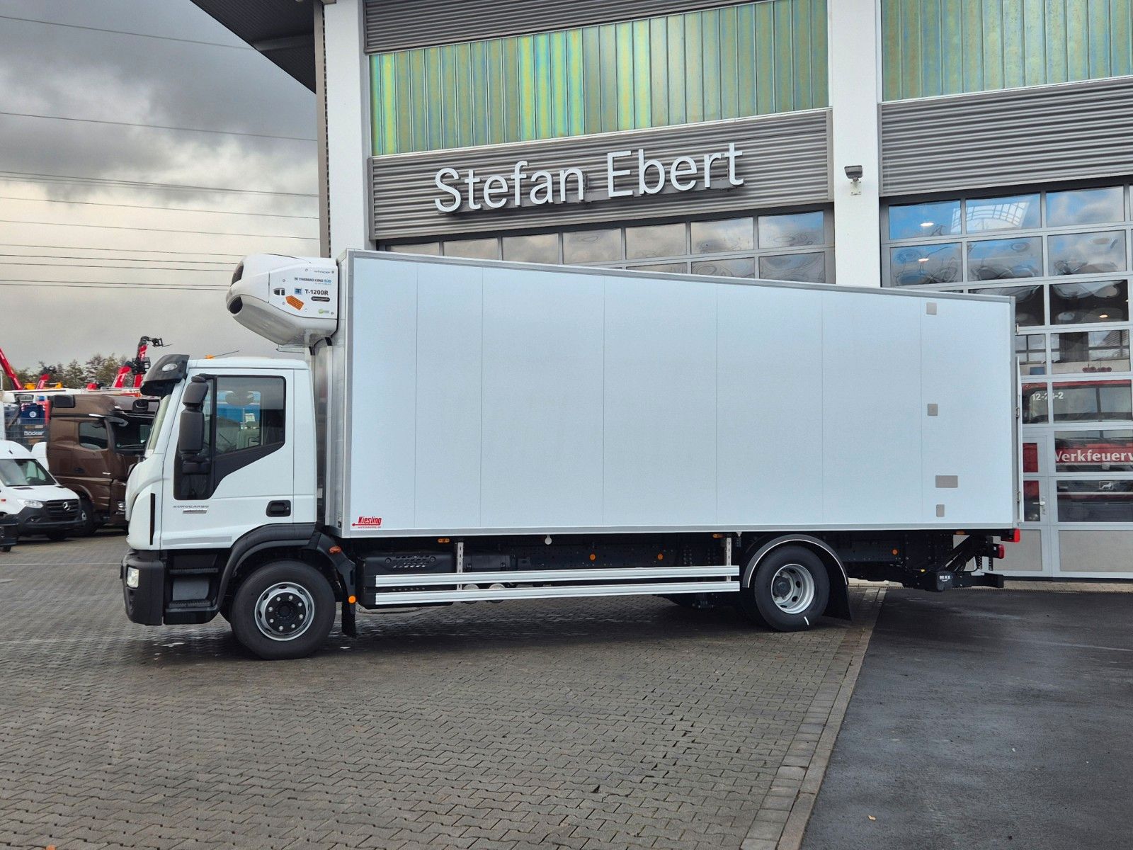 Fahrzeugabbildung Iveco Eurocargo ML160E28 ThermoKing R1200R LBW Tür AHK