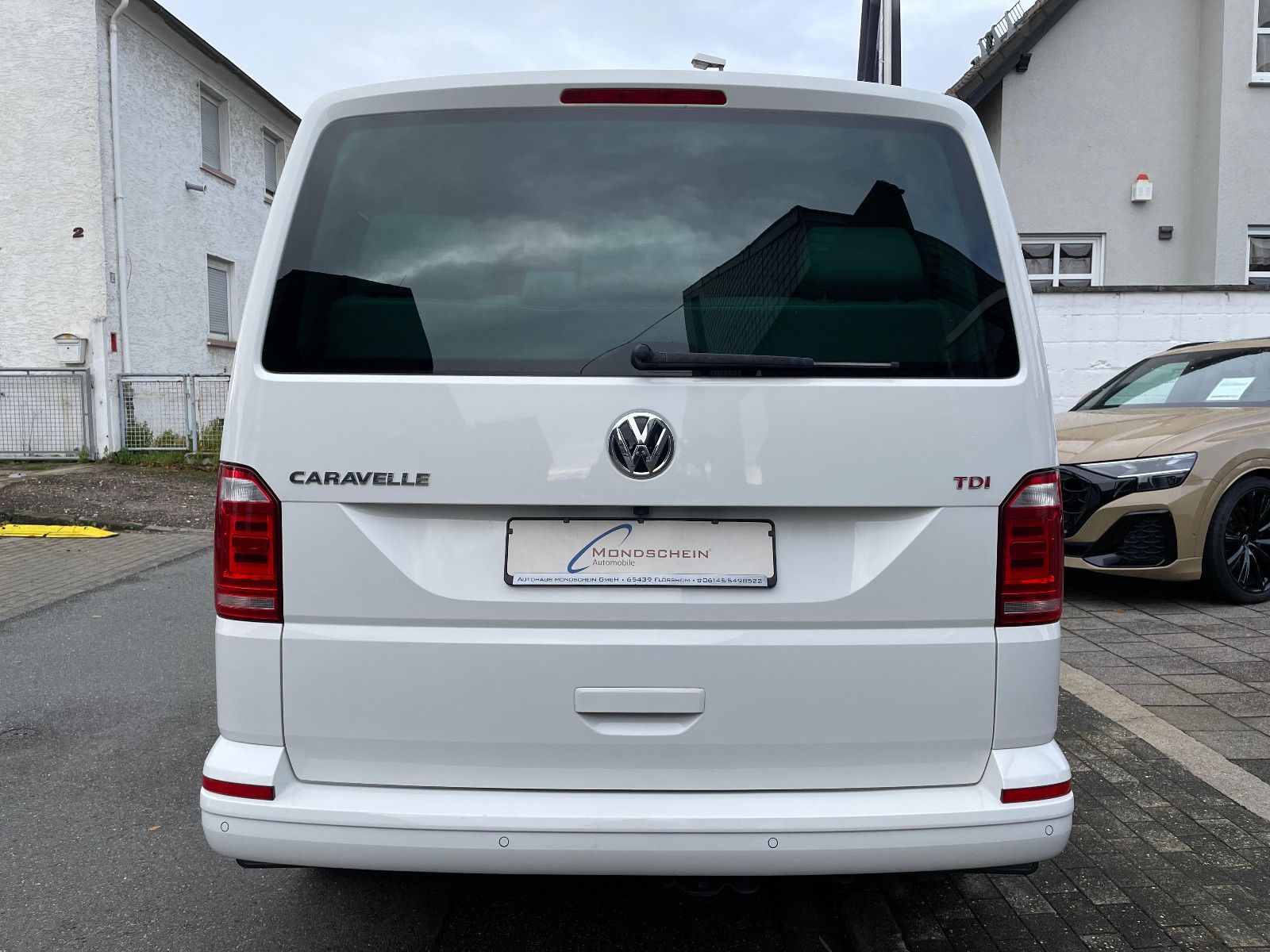 Fahrzeugabbildung Volkswagen T6 Caravelle Comfortline lang 9Sitze Automatik