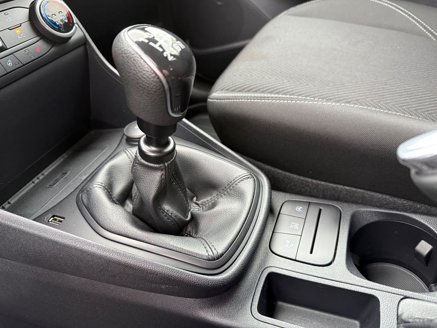 FORD Fiesta Cool Connect C & Navi LED Apple CarPlay A - Image 25