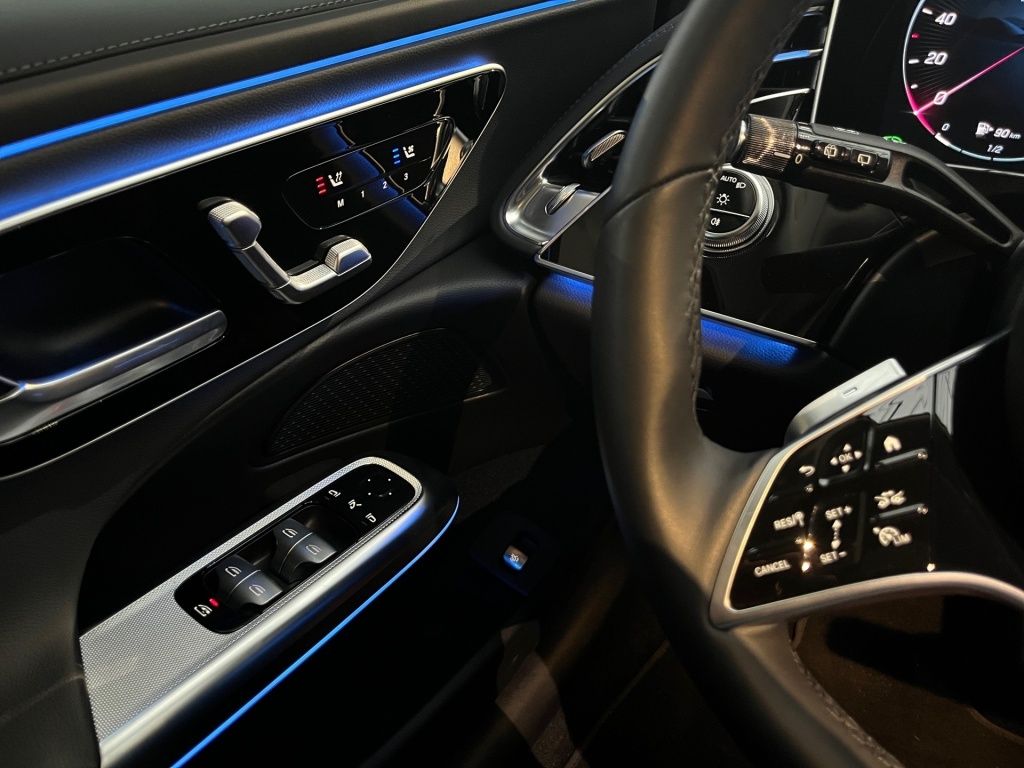 Fahrzeugabbildung Mercedes-Benz E 450 dT 4M AHK Pano Sitzklima Superscreen 360°