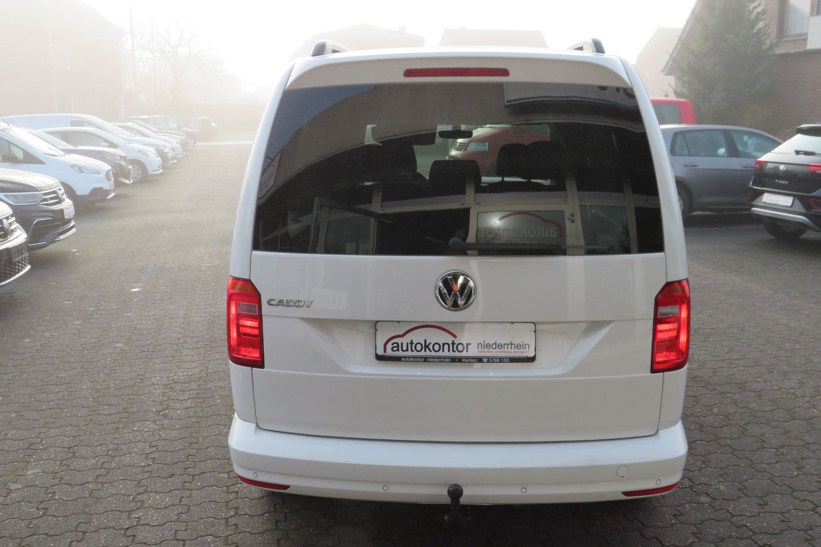 Fahrzeugabbildung Volkswagen Caddy MAXI 2.0-TDI COMFORT AHK NAVI STANDH. 1HD