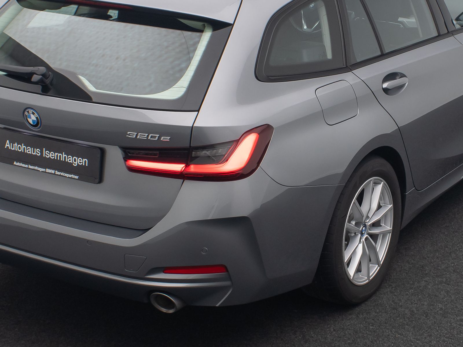 Fahrzeugabbildung BMW 320e AHK Widscreen PDC GeschwndigReg DAB HiFi