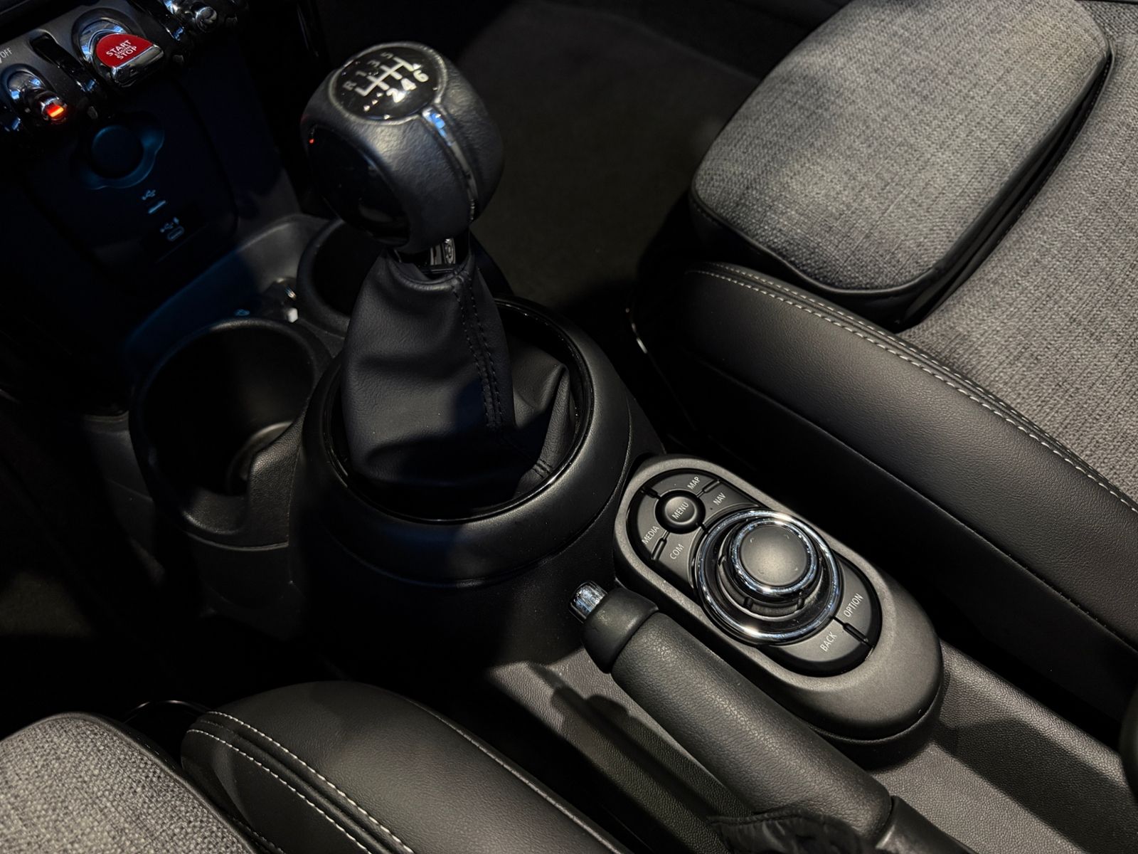 Fahrzeugabbildung MINI Cabrio Cooper  HUD RFK LED NAVI