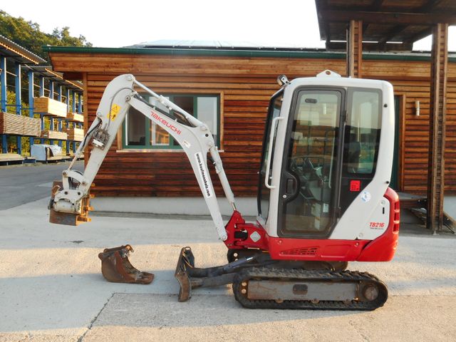 Takeuchi TB 216 mit POWERTILT + hydr. SW