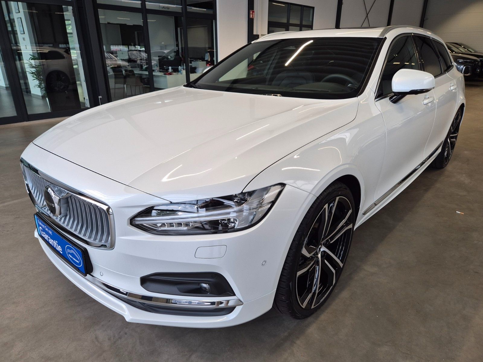 Volvo V90 2.0 d ULTIMATE BRIGHT LEDER PANO STANDHZ AHK foto 4