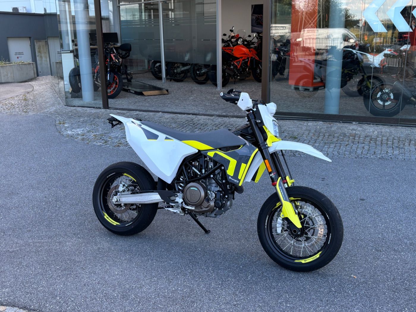 Fahrzeugabbildung Husqvarna 701 Supermoto Garantie bis 03.2026