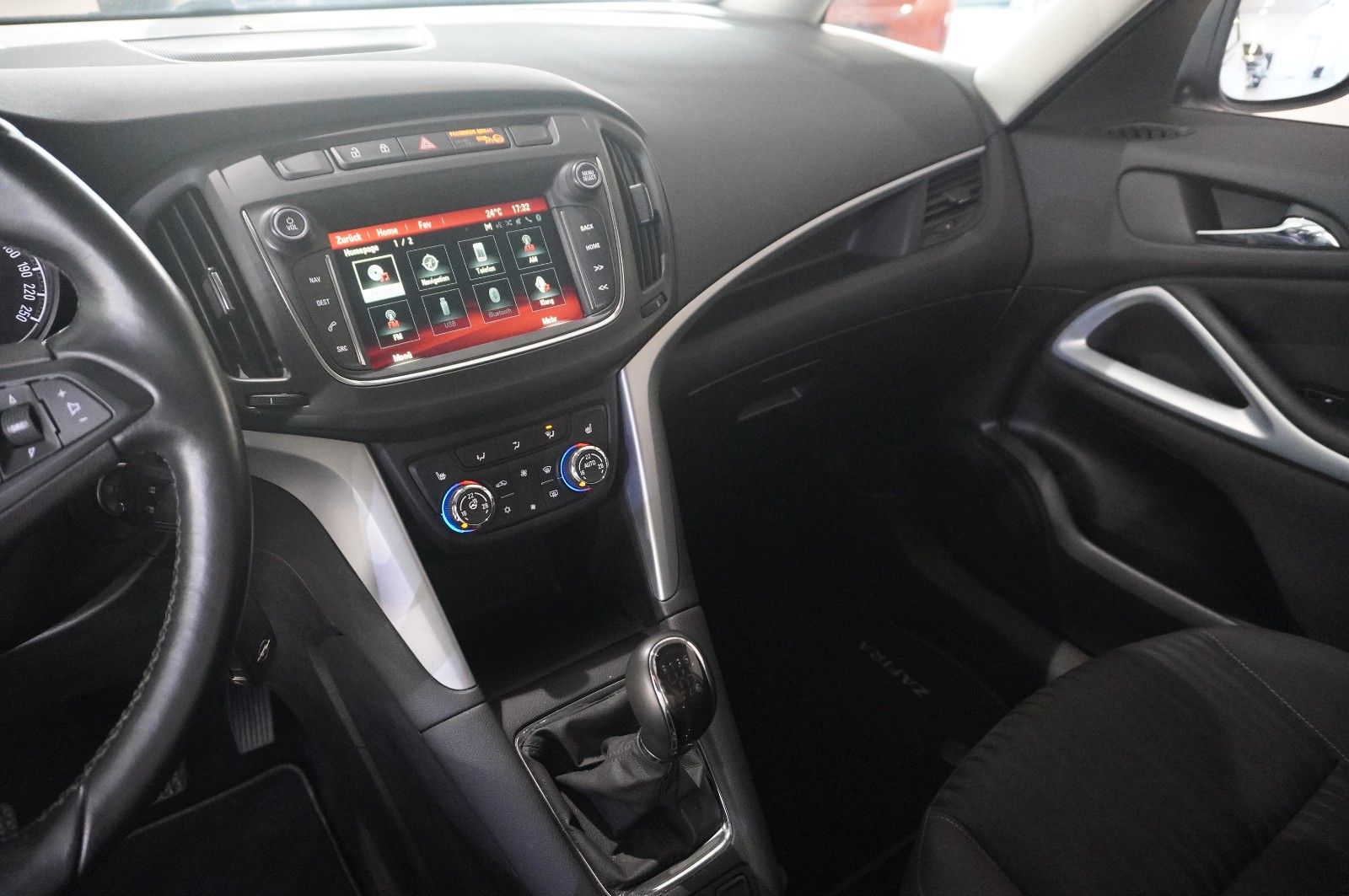 Fahrzeugabbildung Opel Zafira C 1.4T ACTICE 7-SITZE NAVI/LED/SH/PDC/AHK