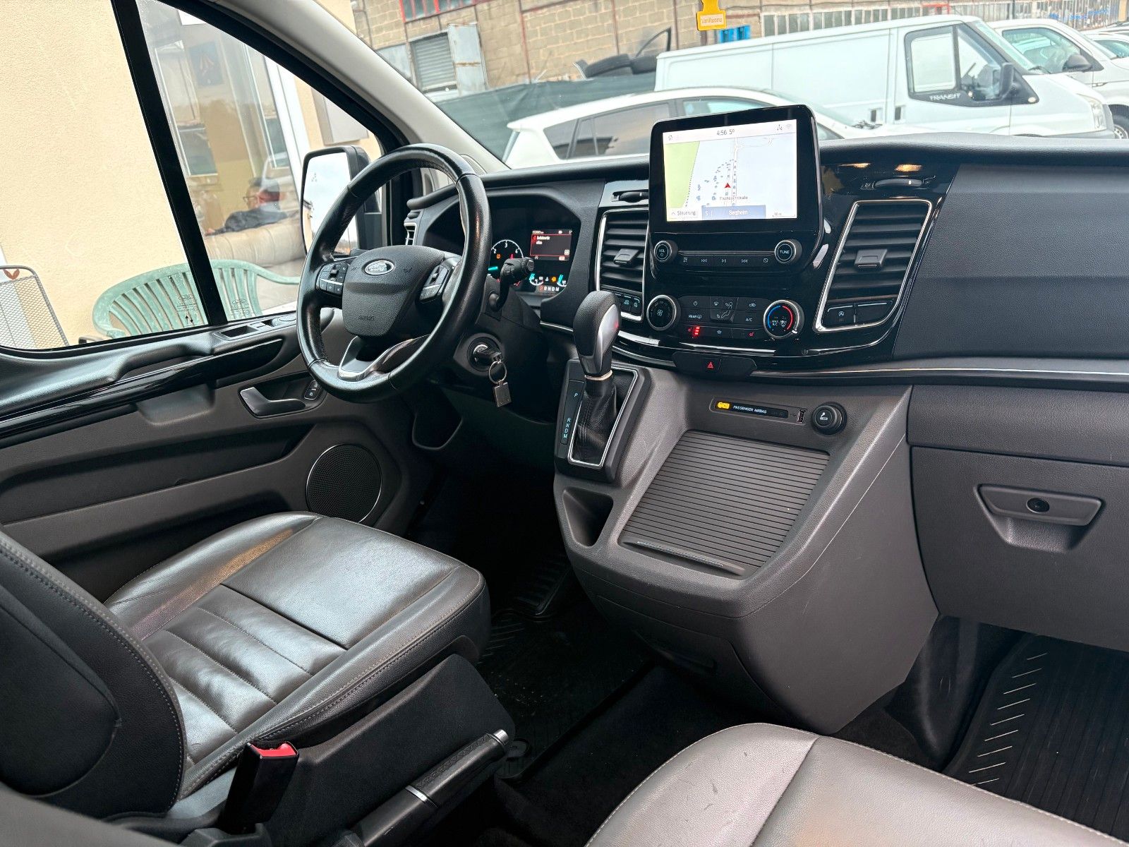 Fahrzeugabbildung Ford Tourneo Custom Aut. 320 L2 Tourneo Titanium Lede